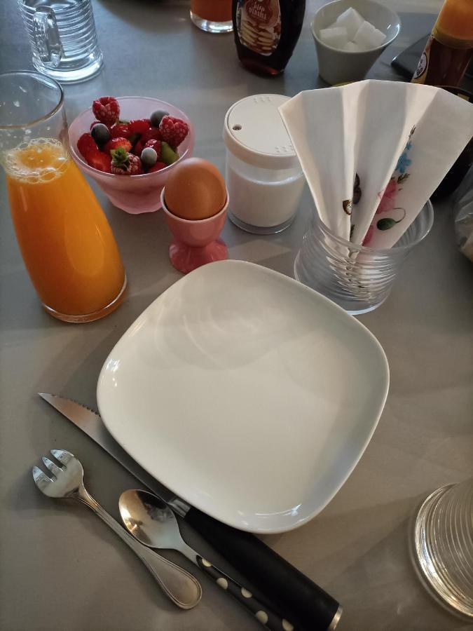 Bed and Breakfast Les Bichettes Mortagne-sur-Sevre Esterno foto